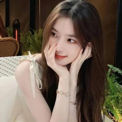 演唱会后台实拍：国民男神机场牵手女助理，公司火速否认
